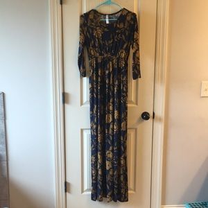 EUC Gorgeous fall maxi dress.  Size small